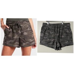 ATHLETA WOMEN'S BLACK OLIVE CAMO ELASTIC WAIST STRETCHY FARALLON SHORTS Size 18